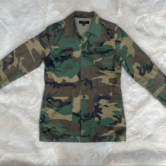 Urban Outfitters Cargo Jacket - Picture 3 of 12